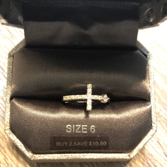 NWT Silver Cubic Zirconia Cross Ring - Picture 2 of 7